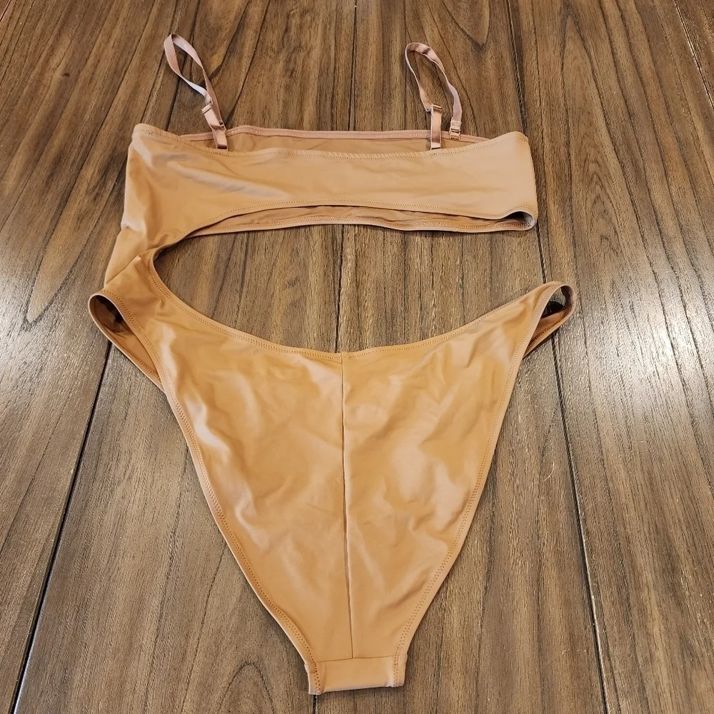 Skims Swim Monokini One piece Cut Out with removable straps almond size 4x nwt